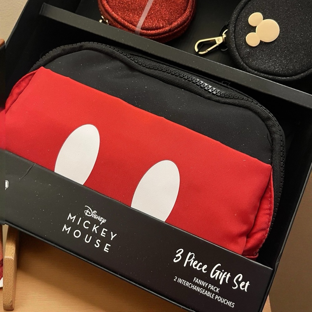 Disney Mickey Mouse Fanny Pack and 2 coin pouches - New in Box - Picture 2 of 2